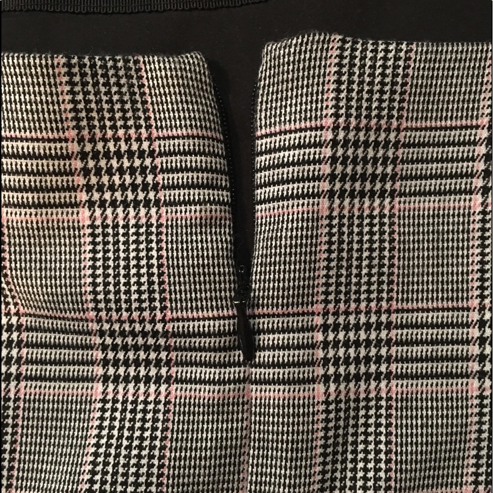 *Tokito* Size 12 plaid/houndstooth asymmetrical skirt. - Picture 6 of 10